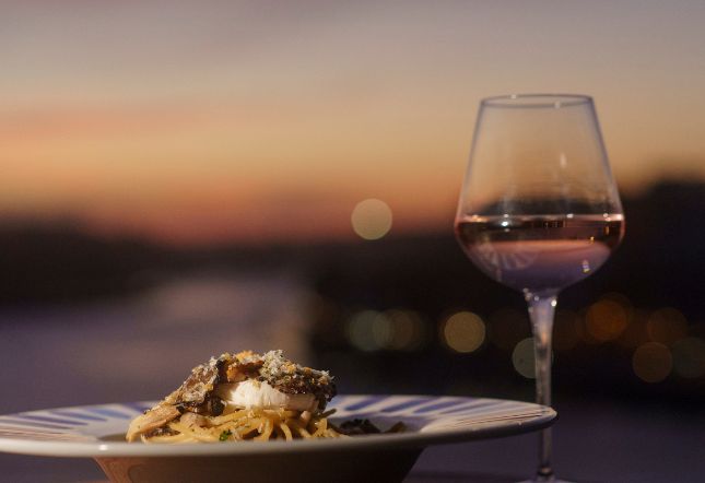 Rabelo Rooftop Restaurant Douro View Luis I bridge in Porto Gaia